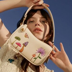 Coach Observed By Us Swinger 20 Brass/ivory multi